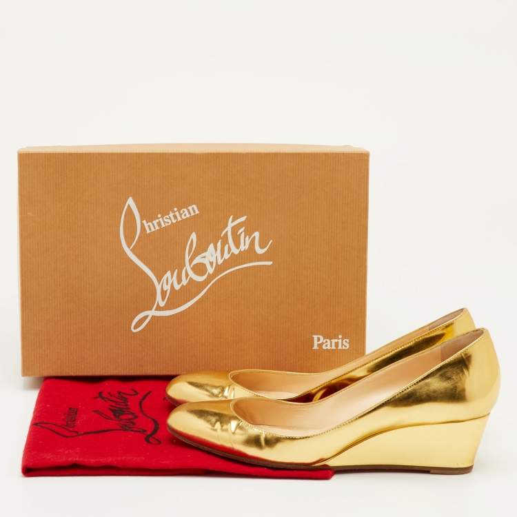 Pre Owned Christian Louboutin Size 38 Gold Leather Round Toe Wedge Pumps
