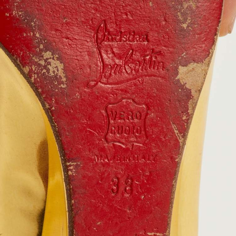 Pre Owned Christian Louboutin Size 38 Gold Leather Round Toe Wedge Pumps