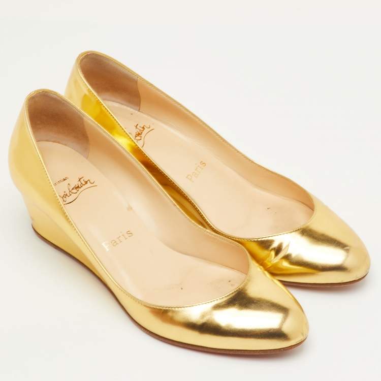 Pre Owned Christian Louboutin Size 38 Gold Leather Round Toe Wedge Pumps
