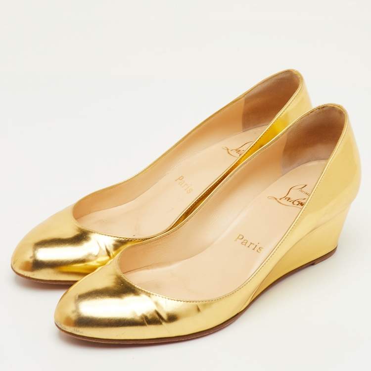 Pre Owned Christian Louboutin Size 38 Gold Leather Round Toe Wedge Pumps
