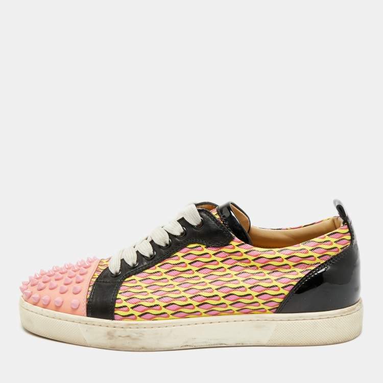 مملوكة مسبقًا Christian Louboutin Louis Junior Spikes Size 38 Multicolor Canvas and Patent Leather Lace Up Sneakers