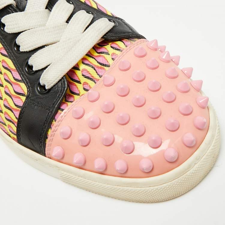 مملوكة مسبقًا Christian Louboutin Louis Junior Spikes Size 38 Multicolor Canvas and Patent Leather Lace Up Sneakers
