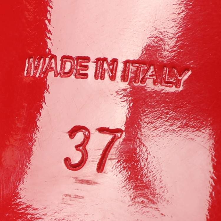 Pre Owned Christian Louboutin Size 37 Beige Patent Leather Pumps