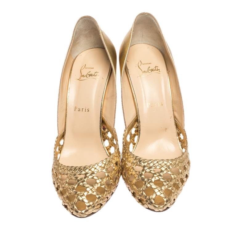 مملوكة مسبقًا Christian Louboutin Gold Woven Leather Altressita Pumps Size 39
