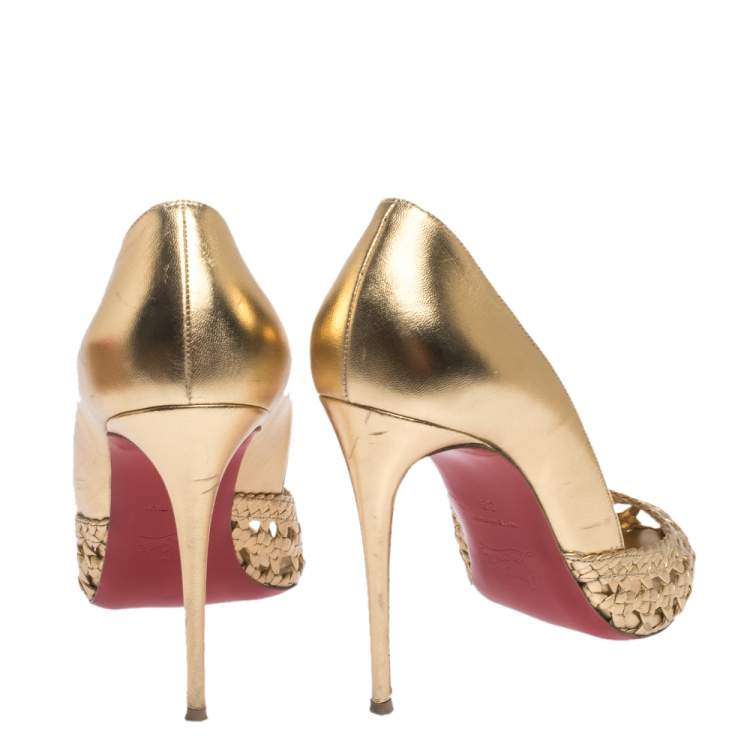 مملوكة مسبقًا Christian Louboutin Gold Woven Leather Altressita Pumps Size 39