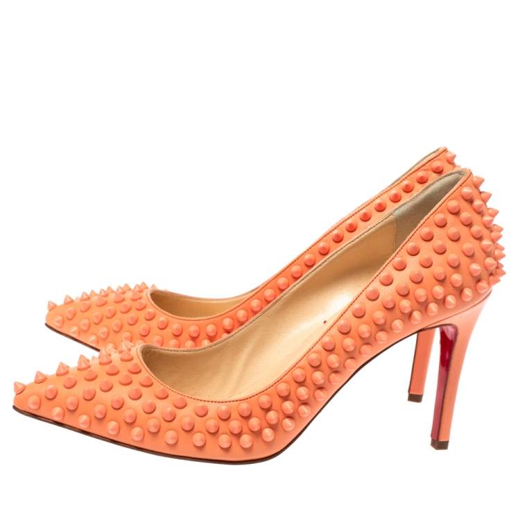 مملوكة مسبقًا Christian Louboutin Orange Leather Pigalle Spikes Pumps Size 39