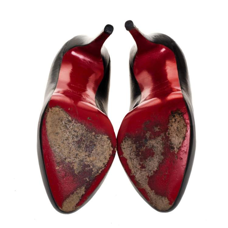 مملوكة مسبقًا Christian Louboutin Black Leather Simple Pumps Size 38