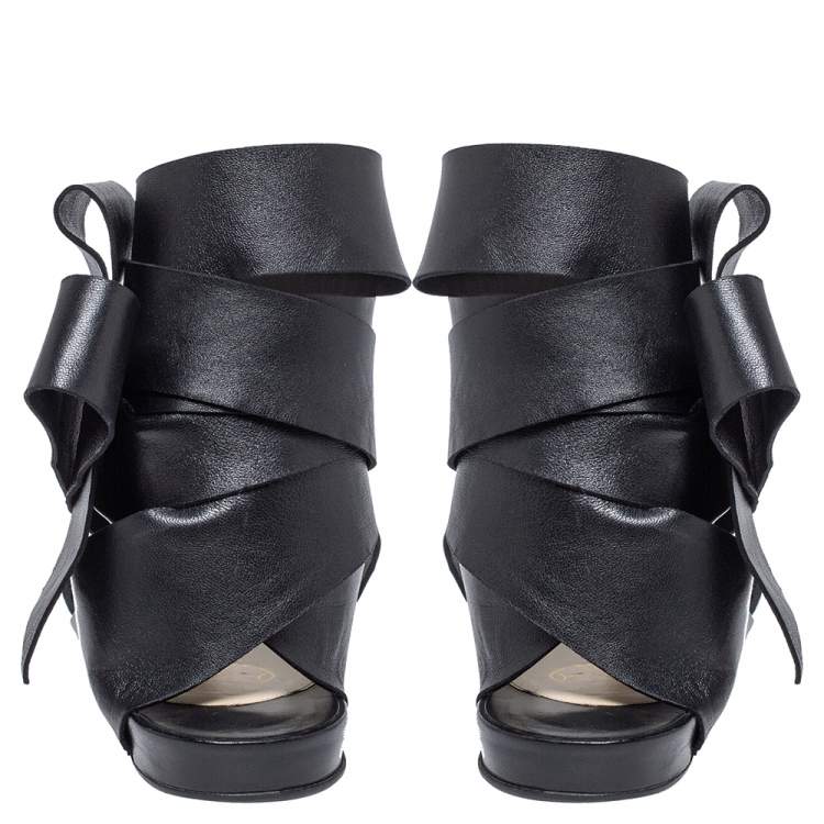 Pre Owned Christian Louboutin Black Leather Du Desert Wrap Up Flat Sandals Size 39.5