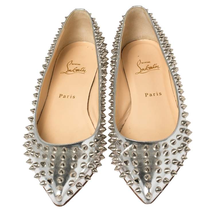 مملوكة مسبقًا Christian Louboutin Silver Metallic Leather Pigalle Spikes Flats Size 39.5