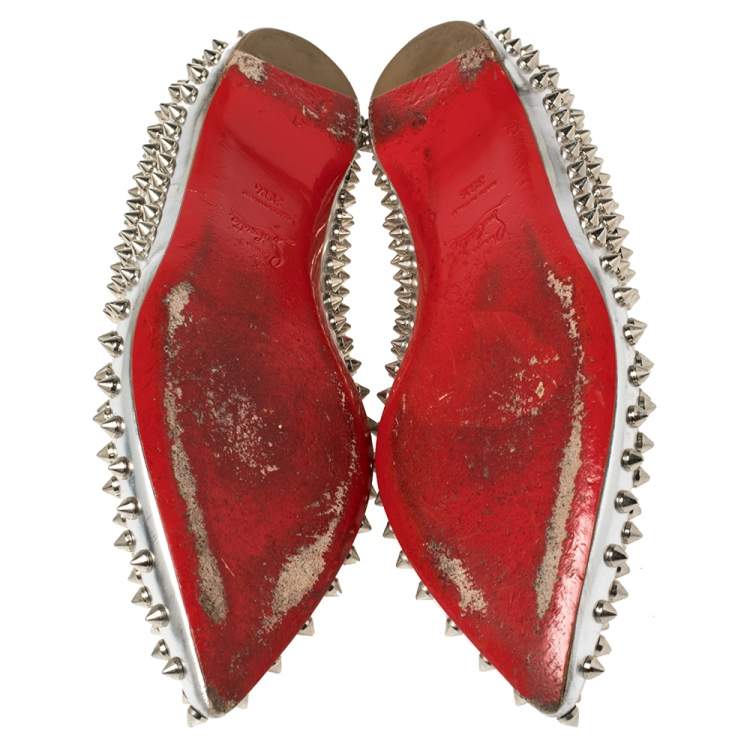 مملوكة مسبقًا Christian Louboutin Silver Metallic Leather Pigalle Spikes Flats Size 39.5