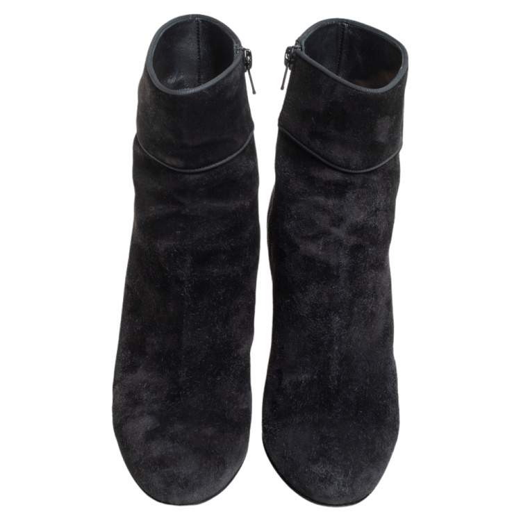 مملوكة مسبقًا Christian Louboutin Black Suede Ankle Boots Size 38.5
