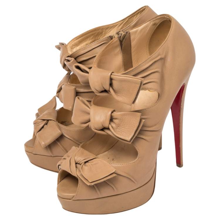 مملوكة مسبقًا Christian Louboutin Beige Leather Knotted Bow Peep Toe Pumps Size 39.5