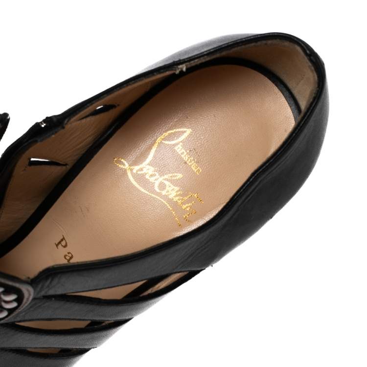 مملوكة مسبقًا Christian Louboutin Black Leather Maralla Studded Cutout Booties Size 38.5
