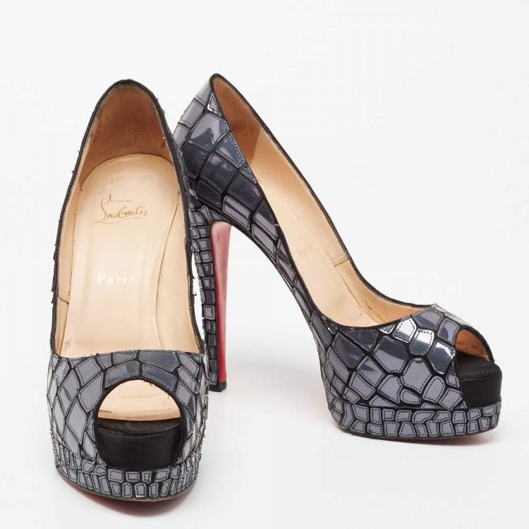 مملوكة مسبقًا Christian Louboutin Slate Grey/Black Patent Leather and Satin Mosaic Sobek Peep-Toe Platform Pumps Size 39