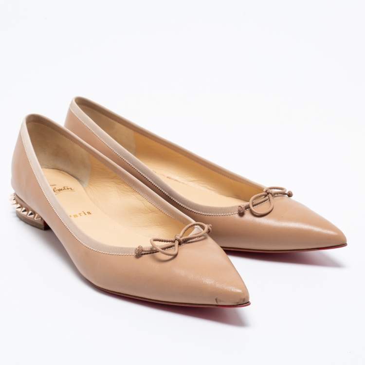 مملوكة مسبقًا Christian Louboutin Beige Leather Zarli Hall Spike Pointed Toe Ballet Flats Size 39.5