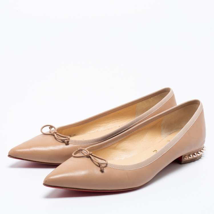 مملوكة مسبقًا Christian Louboutin Beige Leather Zarli Hall Spike Pointed Toe Ballet Flats Size 39.5