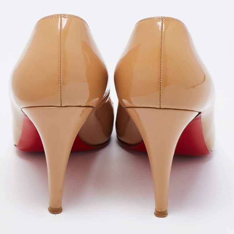 Pre Owned Christian Louboutin Beige Patent Leather Simple Round Toe Pumps Size 39.5