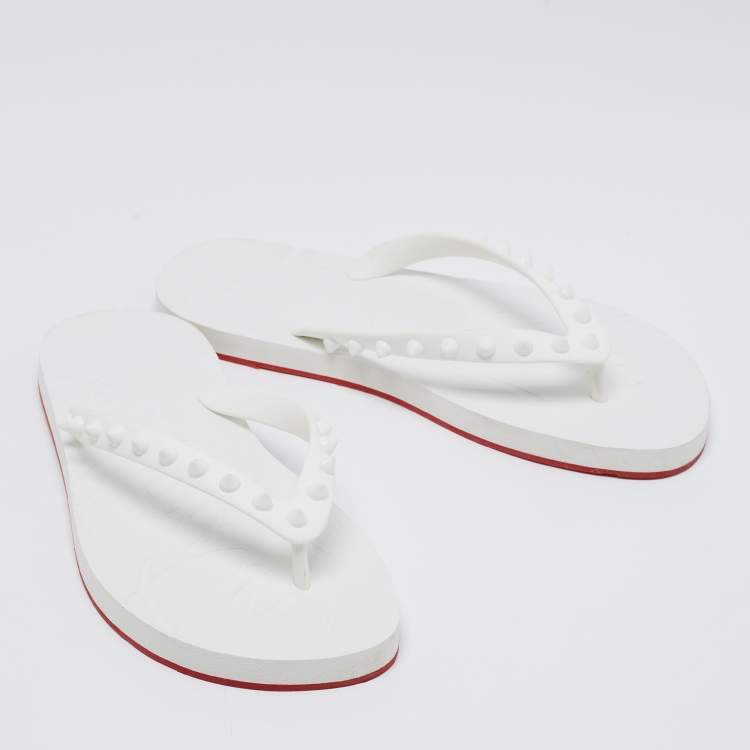 مملوكة مسبقًا Christian Louboutin White Donna Spiked Rubber Loubi Thong Flats Size 36
