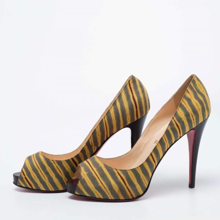 Pre Owned Christian Louboutin Tri-Color Printed Canvas Very Prive Peep-Toe Pumps Size 41