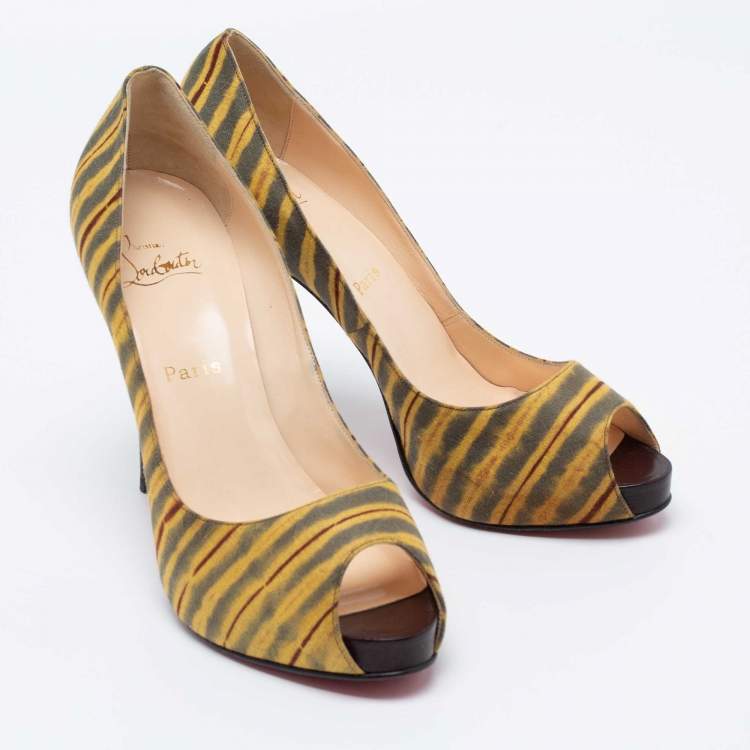 Pre Owned Christian Louboutin Tri-Color Printed Canvas Very Prive Peep-Toe Pumps Size 41