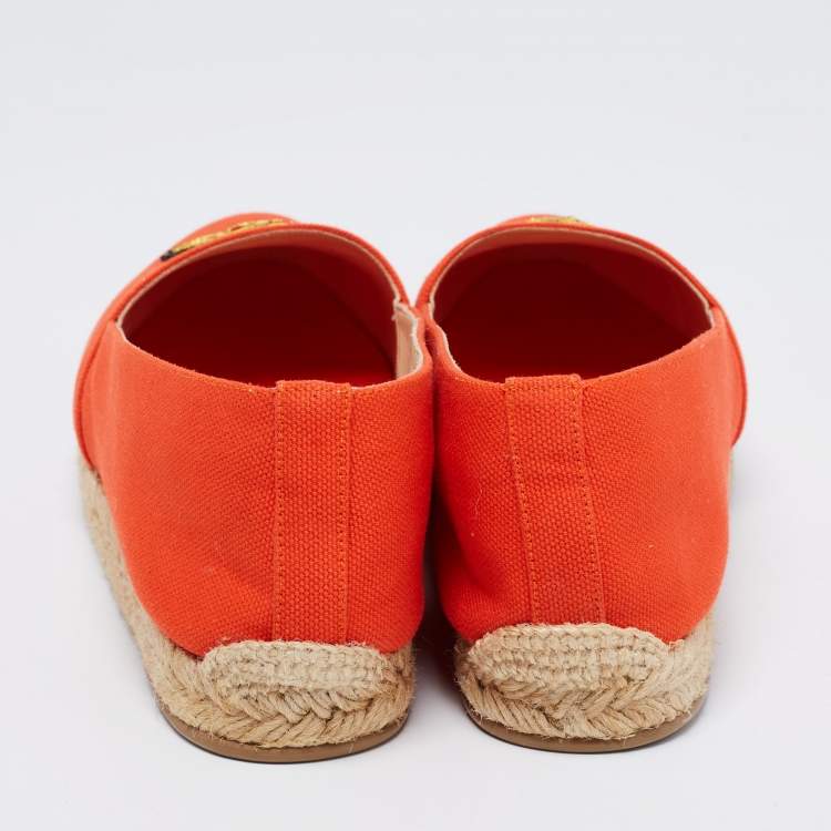 مملوكة مسبقًا Christian Louboutin Orange Canvas Gala Embroidered Crest Espadrille Loafers Size 40