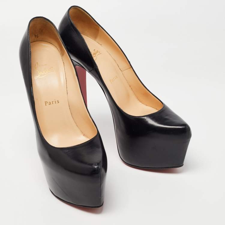 مملوكة مسبقًا Christian Louboutin Black Leather Daffodile Pumps Size 40