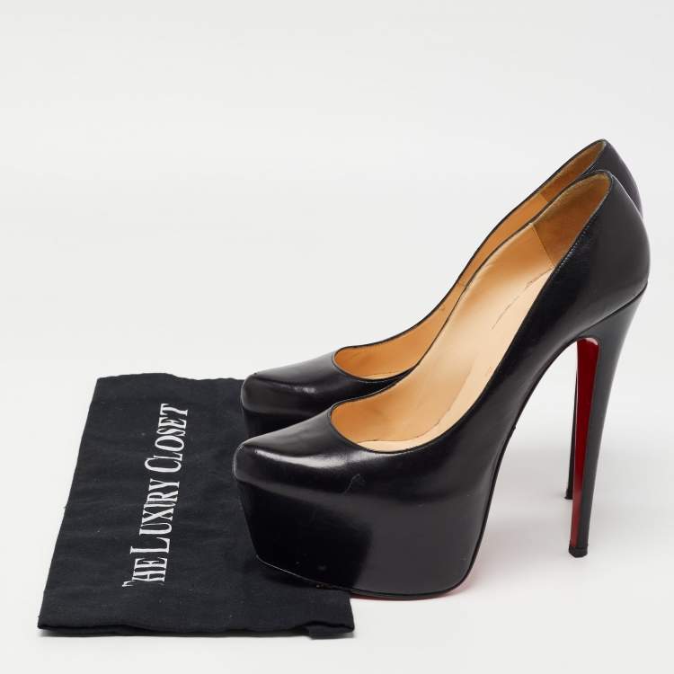 مملوكة مسبق�ًا Christian Louboutin Black Leather Daffodile Pumps Size 40