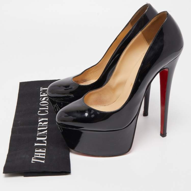 مملوكة مسبقًا Christian Louboutin Black Patent Bianca Pumps Size 38