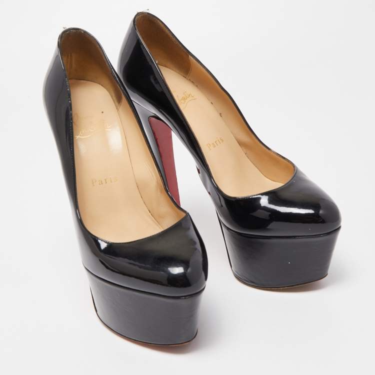 مملوكة مسبقًا Christian Louboutin Black Patent Bianca Pumps Size 38