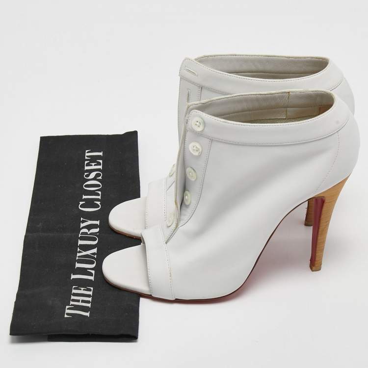 مملوكة مسبقًا Christian Louboutin White Leather Maotic Boots Size 38