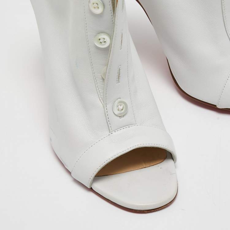 مملوكة مسبقًا Christian Louboutin White Leather Maotic Boots Size 38