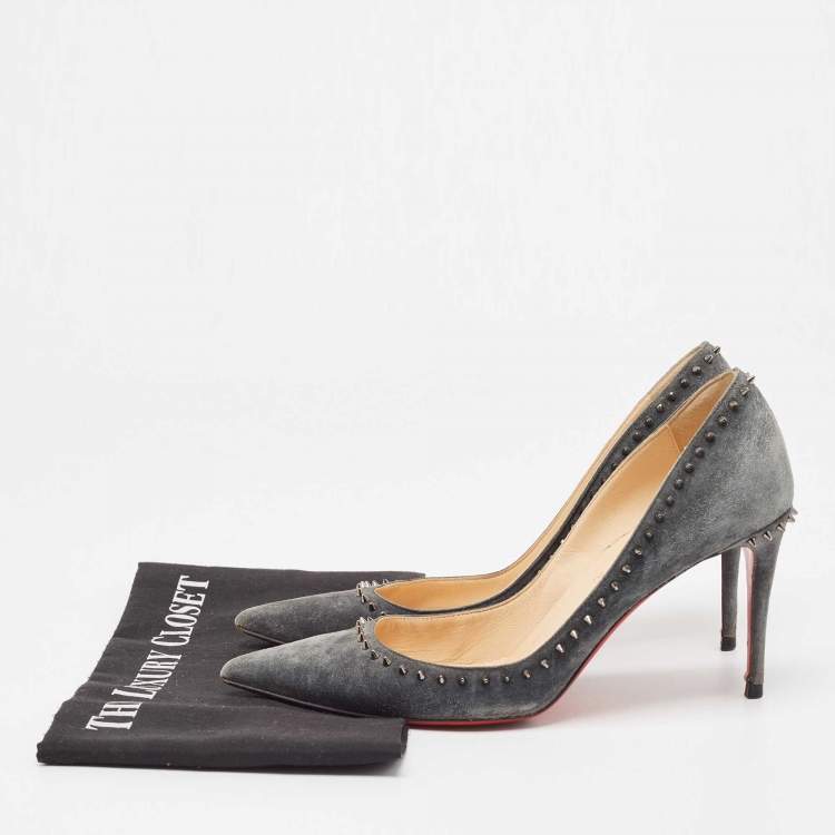 مملوكة مسبقًا Christian Louboutin Grey Suede Anjalina Spike Pointed Toe Pumps Size 38.5