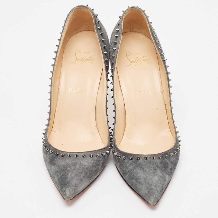 مملوكة مسبقًا Christian Louboutin Grey Suede Anjalina Spike Pointed Toe Pumps Size 38.5