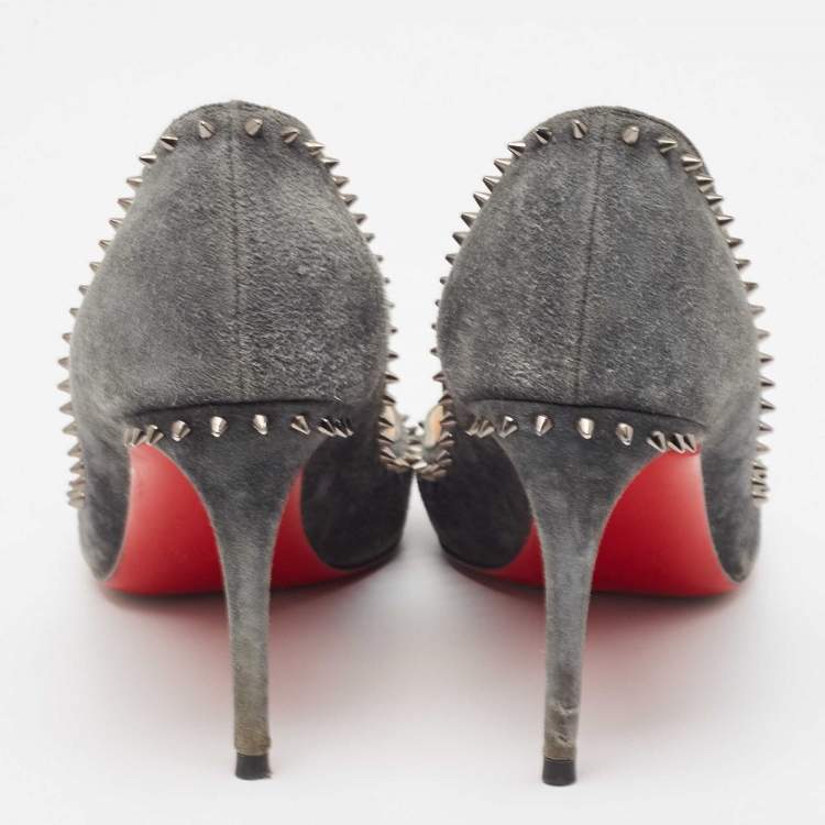 مملوكة مسبقًا Christian Louboutin Grey Suede Anjalina Spike Pointed Toe Pumps Size 38.5