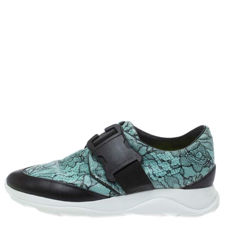 مملوكة مسبقًا Christopher Kane Black/Blue Lace Print Leather Safety Buckle Low Top Sneakers Size 36.5