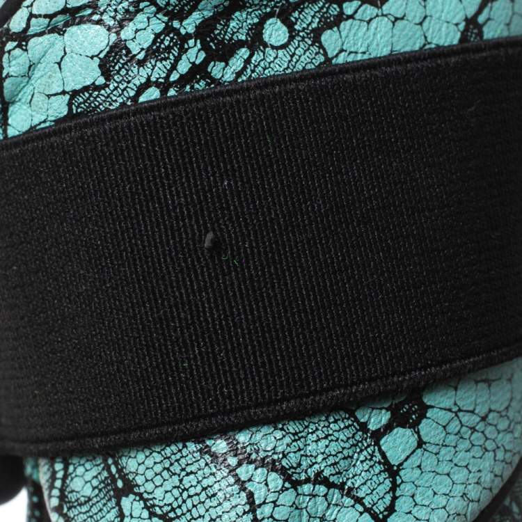 مملوكة مسبقًا Christopher Kane Black/Blue Lace Print Leather Safety Buckle Low Top Sneakers Size 36.5