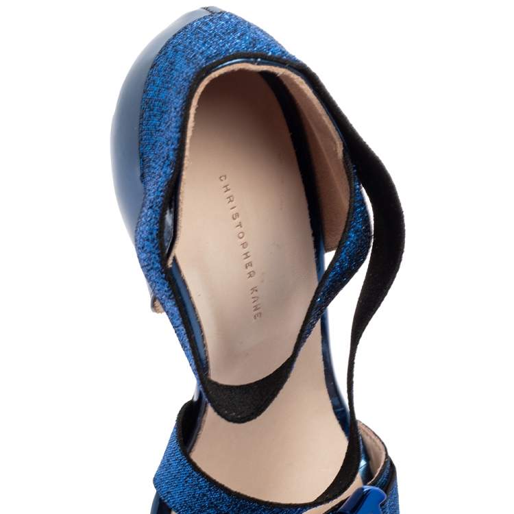 مملوكة مسبقًا Christopher Kane Metallic Blue Leather And Lurex Fabric Crisscross Ankle Strap Sandals Size 38