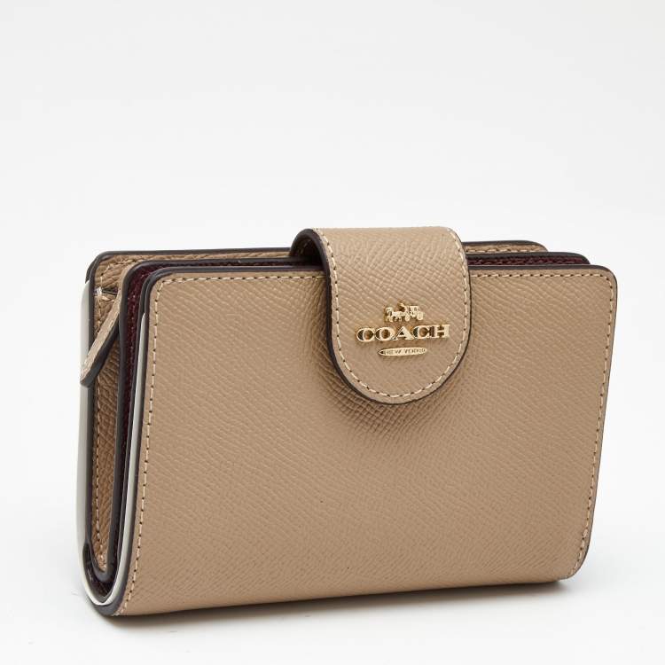 Pre Owned Coach Beige Leather Corner Zip Compact Wallet