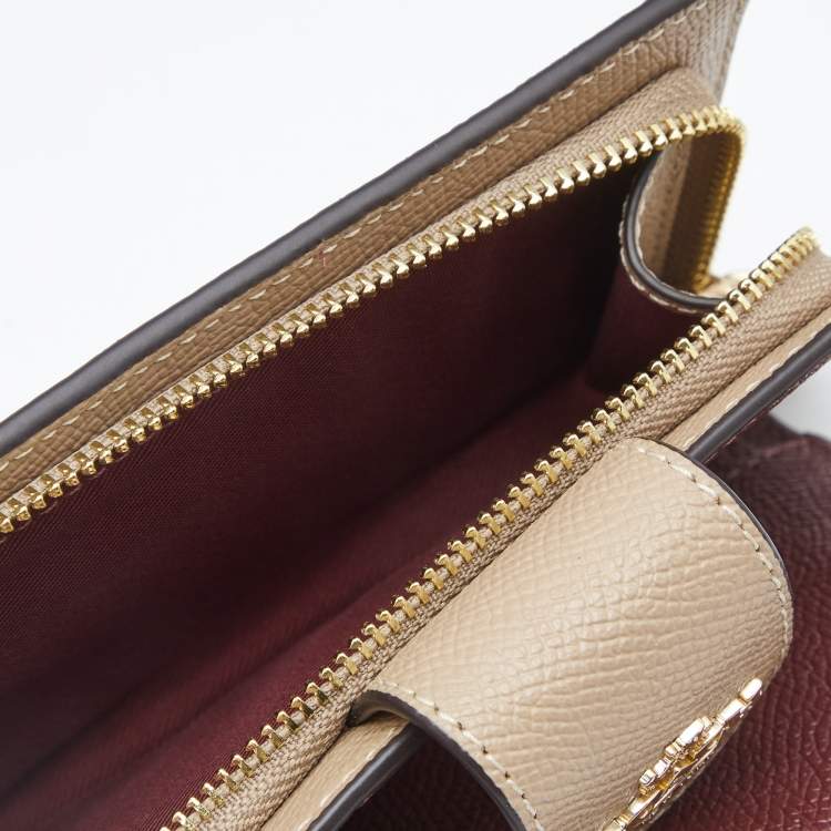 Pre Owned Coach Beige Leather Corner Zip Compact Wallet