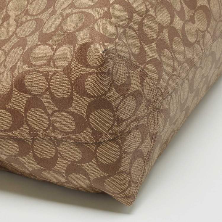 مملوكة مسبقًا Coach Beige/Purple Signature Coated Canvas and Leather City Tote