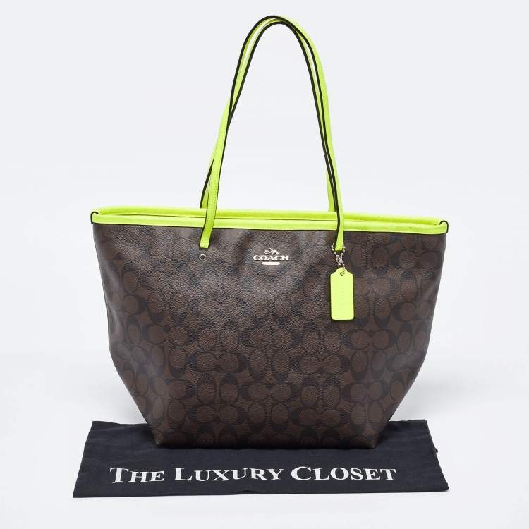 مملوكة مسبقًا Coach Green/Brown Signature Coated Canvas and Leather Street Zip Tote