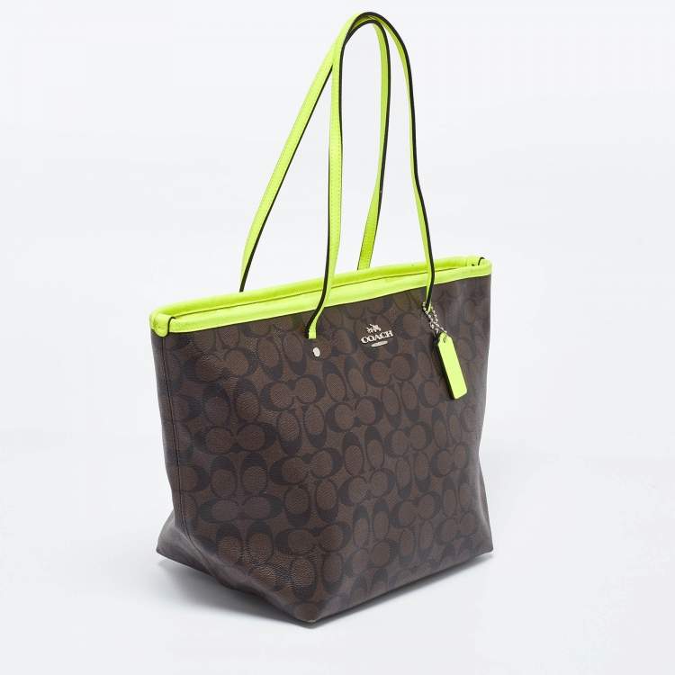 مملوكة مسبقًا Coach Green/Brown Signature Coated Canvas and Leather Street Zip Tote
