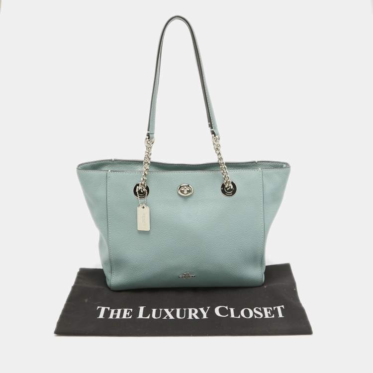 مملوكة مسبقًا Coach Light Blue Leather Turnlock Chain Tote