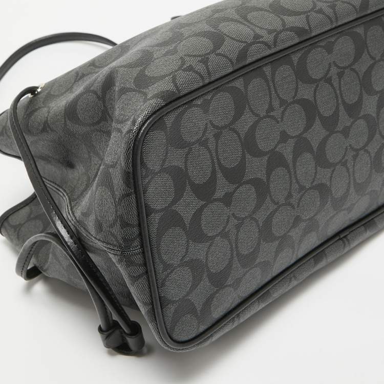 Pre Owned Coach Black/Grey Signature Coated Canvas Drawstring Carryall Bag