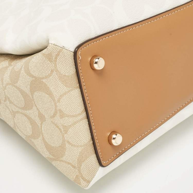 مملوكة مسبقًا Coach Beige/Off White Signature Coated Canvas and Leather Lillie Carryall Satchel