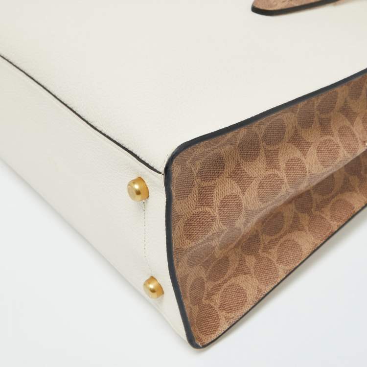 مملوكة مسبقًا Coach White/Brown Leather and Signature Coated Canvas Charlie Carryall Tote