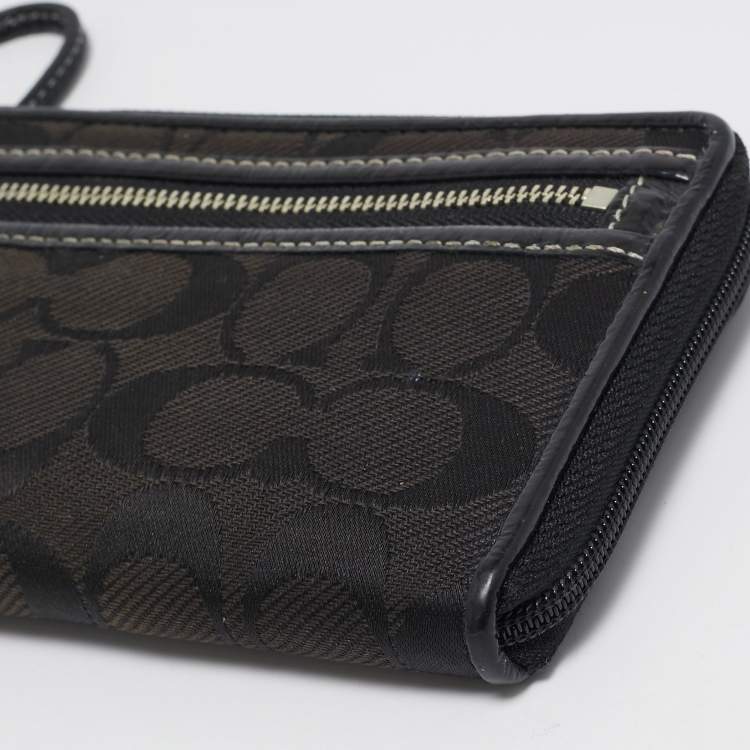 Pre Owned Coach Black Signature Canvas and Patent Leather Wristlet Wallet