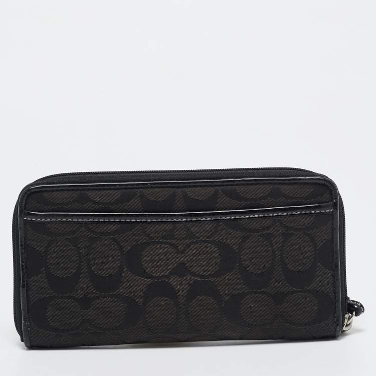 Pre Owned Coach Black Signature Canvas and Patent Leather Wristlet Wallet