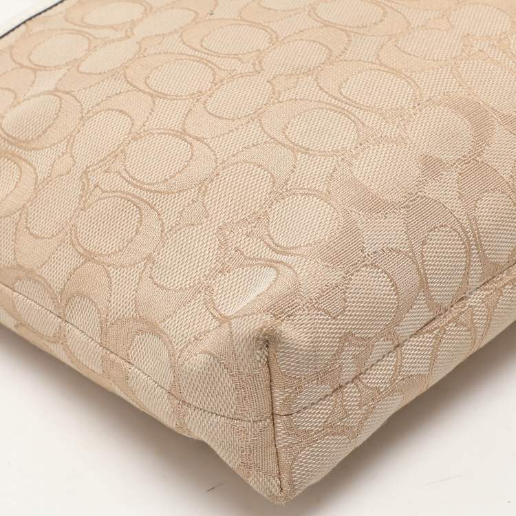 Pre Owned Coach Beige/White Signature Canvas and Leather Swingpack File Crossbody Bag