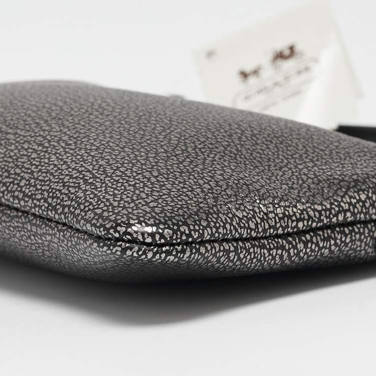 مملوكة مسبقًا Coach Metallic Black Leather Zip Wristlet Clutch